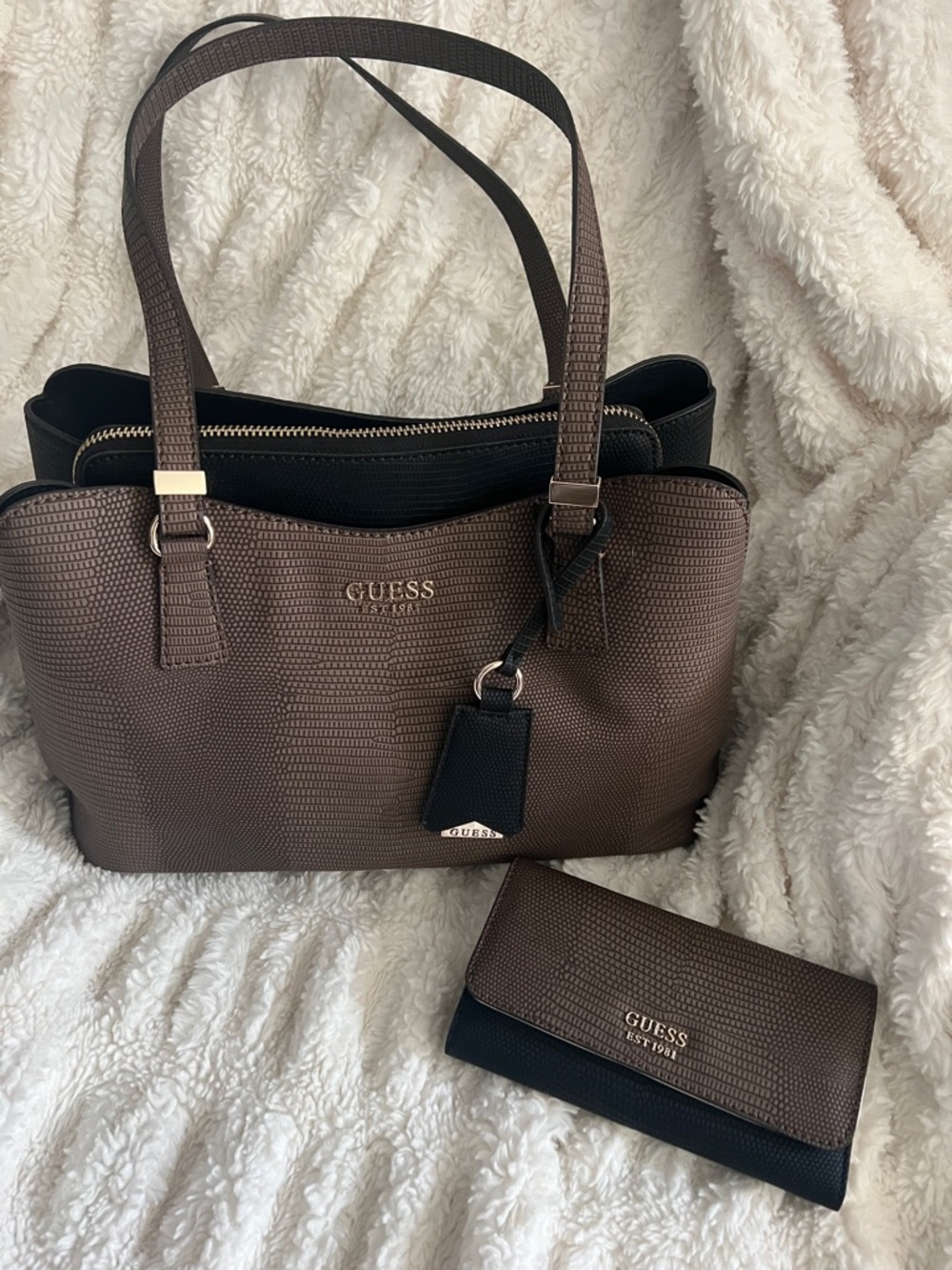 NWT GUESS Textured Purse and Wallet Set